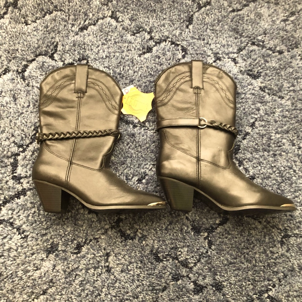 Brand New Dingo Boots